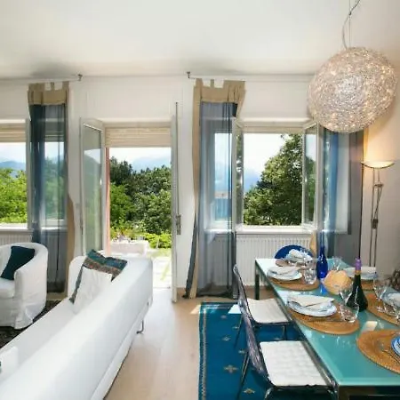 Villa Sleeps 10 Pool